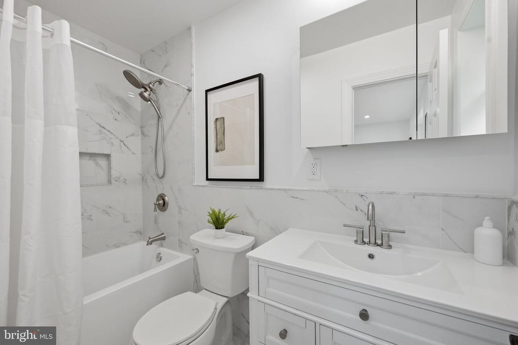 Image 12 of property listing at 4012 BYERS ST, Capitol Heights, MD 20743