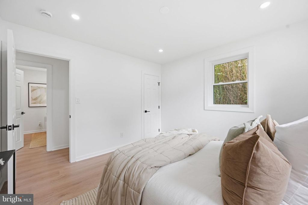 Image 15 of property listing at 4012 BYERS ST, Capitol Heights, MD 20743