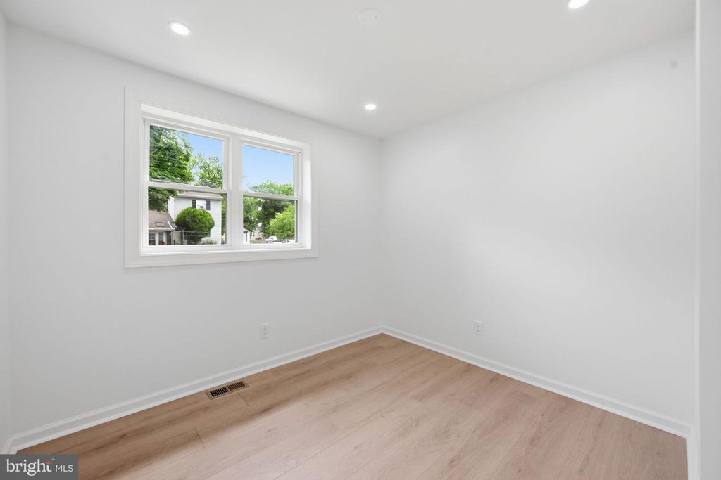 Image 18 of property listing at 4012 BYERS ST, Capitol Heights, MD 20743