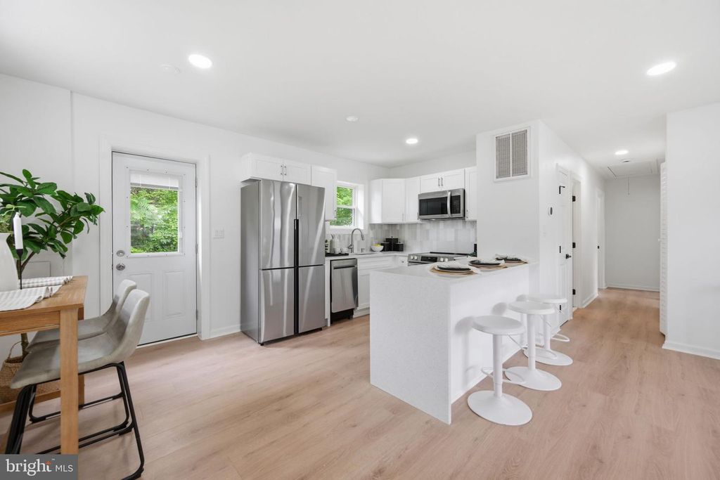 Image 20 of property listing at 4012 BYERS ST, Capitol Heights, MD 20743