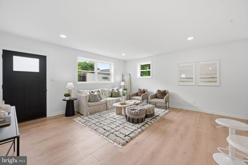 Image 3 of property listing at 4012 BYERS ST, Capitol Heights, MD 20743