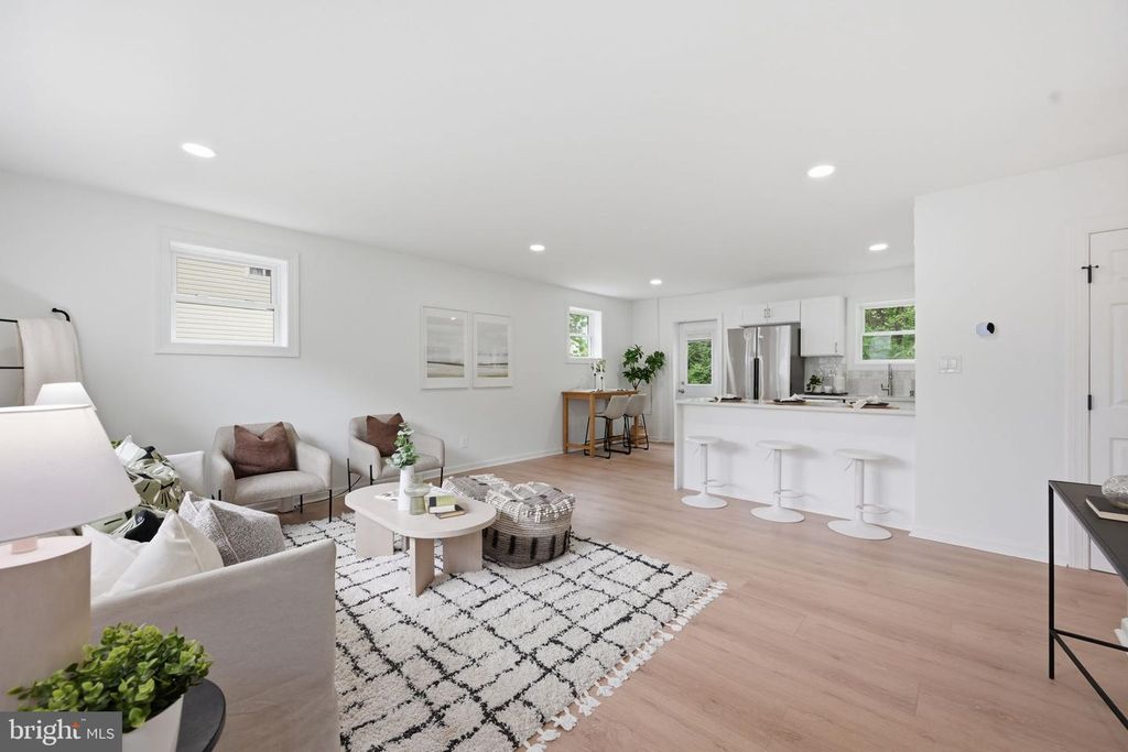 Image 4 of property listing at 4012 BYERS ST, Capitol Heights, MD 20743