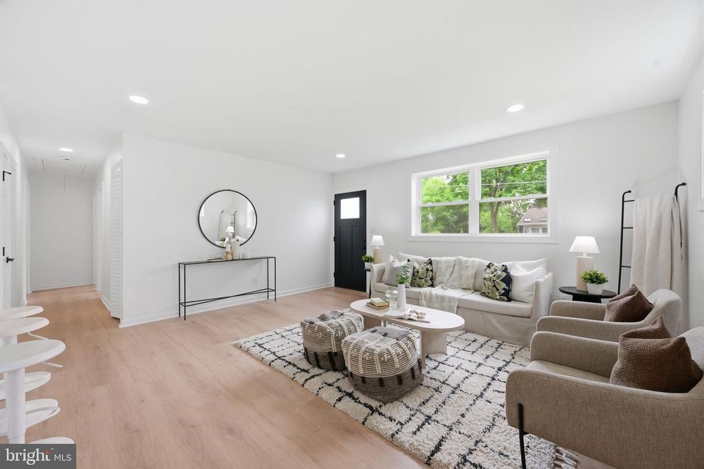 Image 9 of property listing at 4012 BYERS ST, Capitol Heights, MD 20743