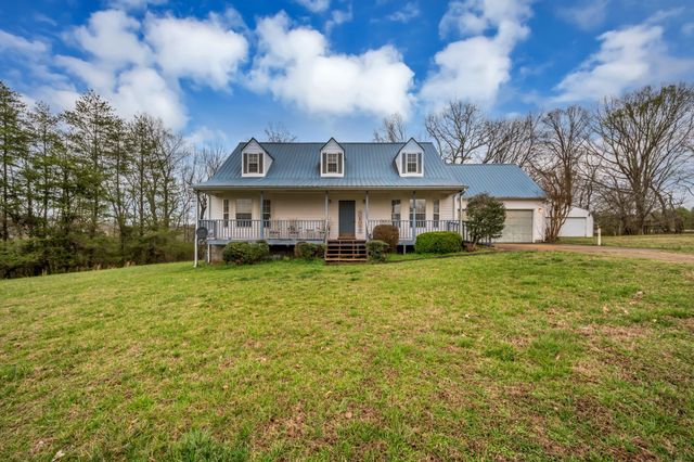 688 Richardson Cemetery Rd, White Bluff, TN 37187