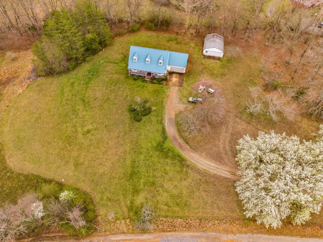 688 Richardson Cemetery Rd, White Bluff, TN 37187