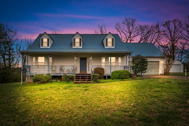 688 Richardson Cemetery Rd, White Bluff, TN 37187