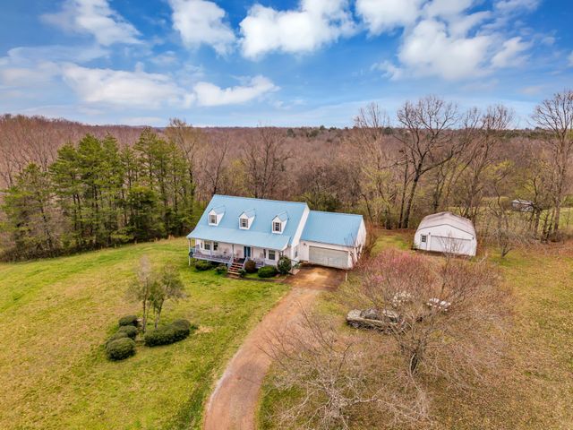 688 Richardson Cemetery Rd, White Bluff, TN 37187