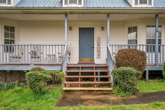 688 Richardson Cemetery Rd, White Bluff, TN 37187