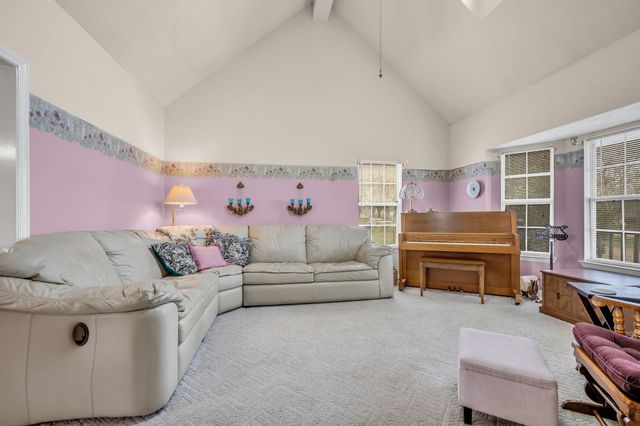 688 Richardson Cemetery Rd, White Bluff, TN 37187