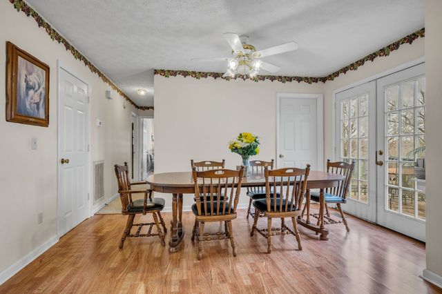 688 Richardson Cemetery Rd, White Bluff, TN 37187