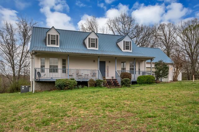 688 Richardson Cemetery Rd, White Bluff, TN 37187