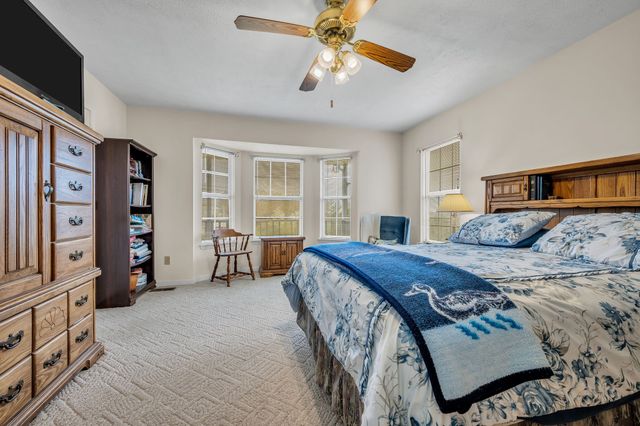 688 Richardson Cemetery Rd, White Bluff, TN 37187