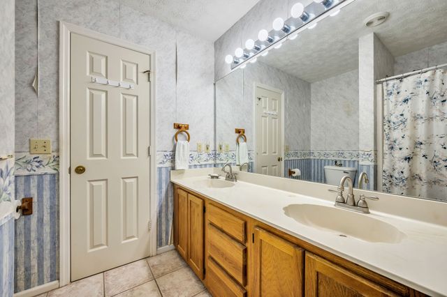 688 Richardson Cemetery Rd, White Bluff, TN 37187