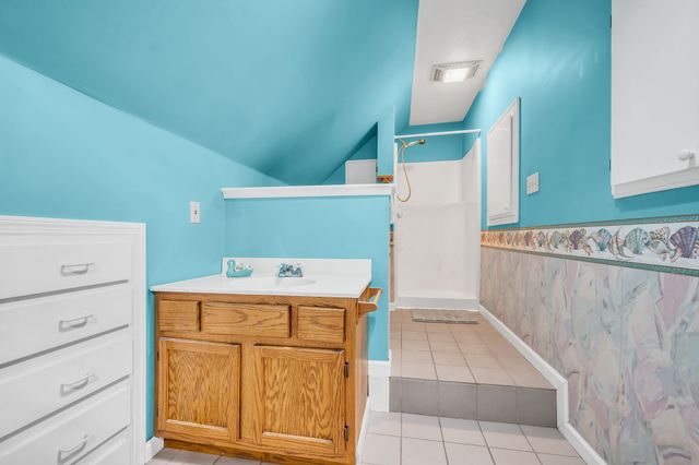 688 Richardson Cemetery Rd, White Bluff, TN 37187