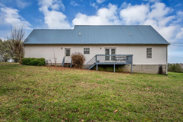 688 Richardson Cemetery Rd, White Bluff, TN 37187