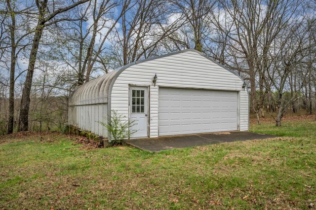 688 Richardson Cemetery Rd, White Bluff, TN 37187