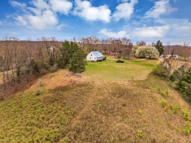 688 Richardson Cemetery Rd, White Bluff, TN 37187