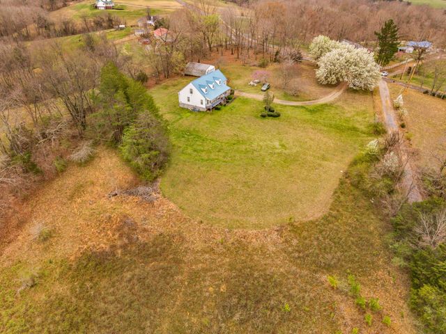 688 Richardson Cemetery Rd, White Bluff, TN 37187