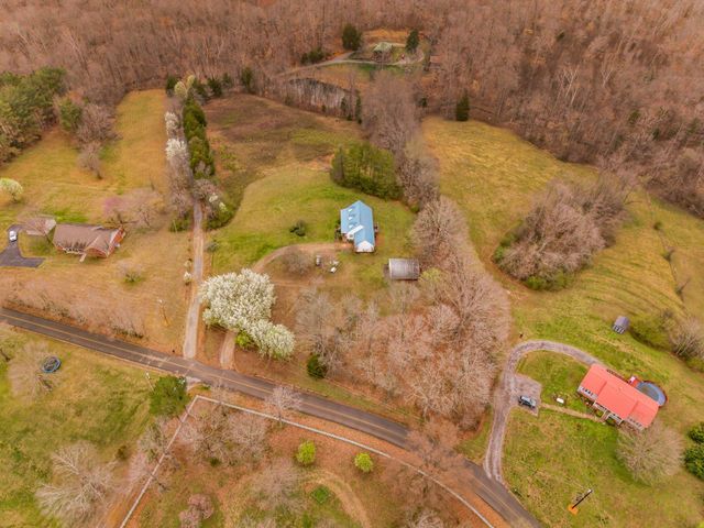 688 Richardson Cemetery Rd, White Bluff, TN 37187