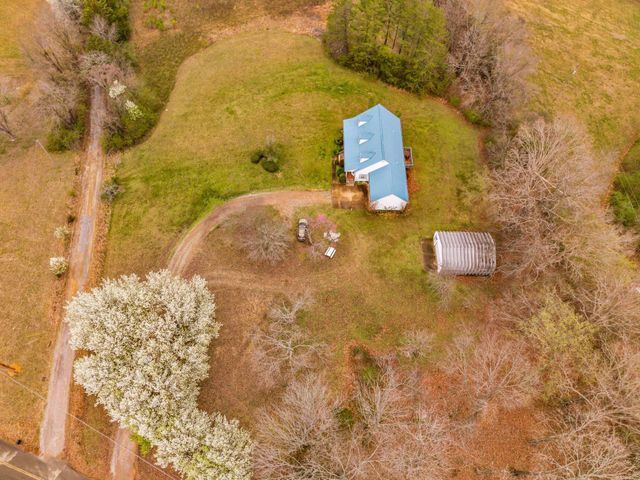 688 Richardson Cemetery Rd, White Bluff, TN 37187