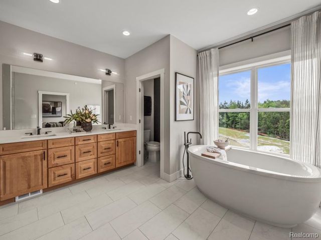 2420 Provencal Drive, Commerce Charter Township, MI 48382
