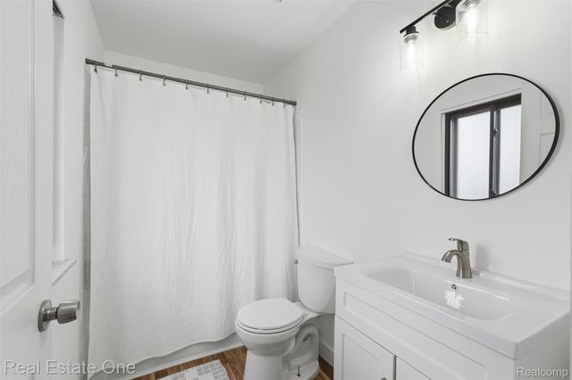 33547 Pondview Circle 130, Livonia, MI 48152