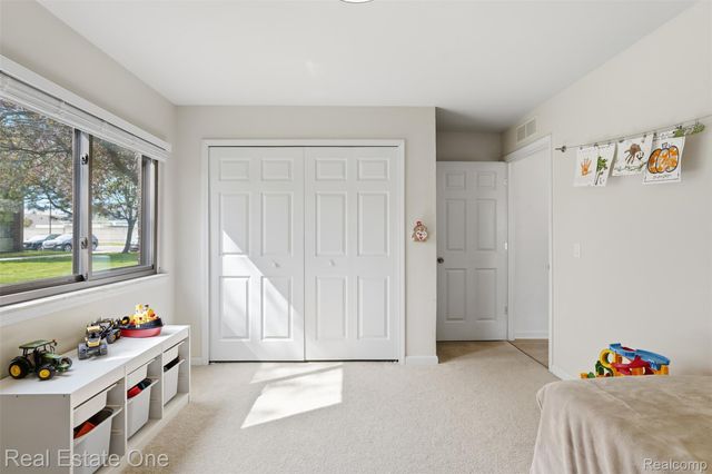 33547 Pondview Circle 130, Livonia, MI 48152