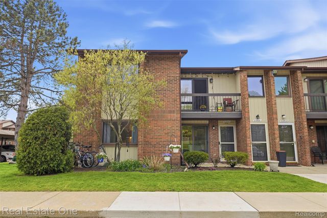 33547 Pondview Circle 130, Livonia, MI 48152