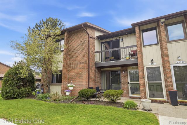 33547 Pondview Circle 130, Livonia, MI 48152