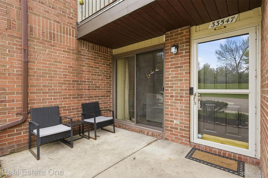 33547 Pondview Circle 130, Livonia, MI 48152
