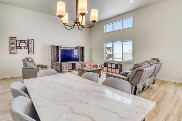1154 60th Avenue W, West Fargo, ND 58078