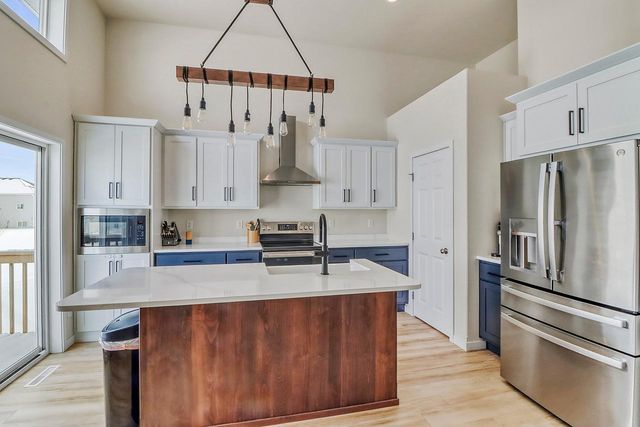 1154 60th Avenue W, West Fargo, ND 58078