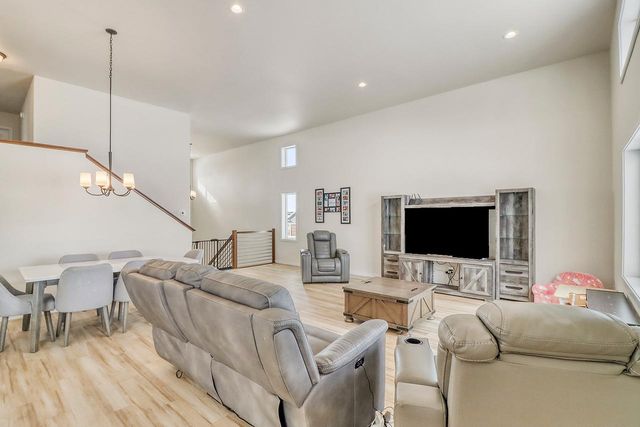 1154 60th Avenue W, West Fargo, ND 58078