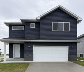 1154 60th Avenue W, West Fargo, ND 58078