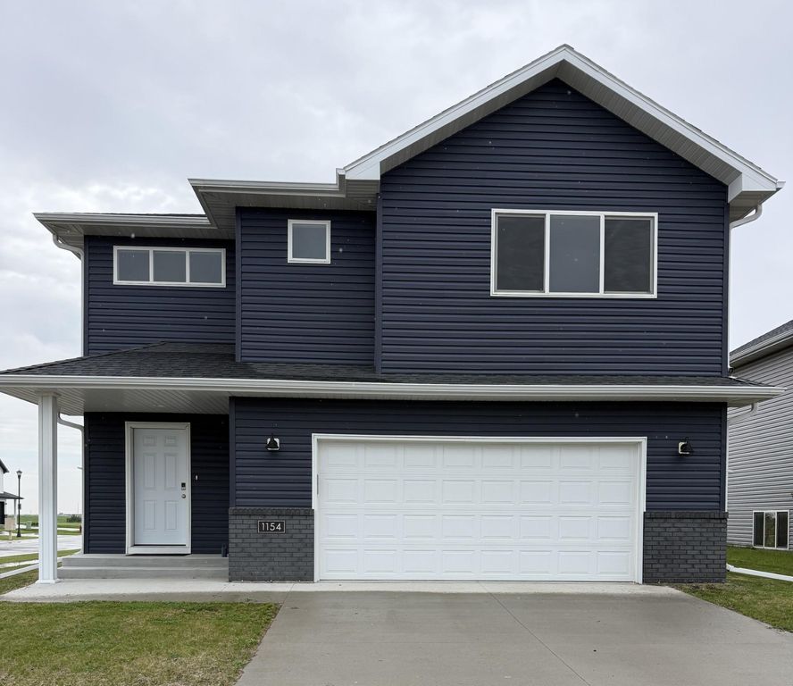 1154 60th Avenue W, West Fargo, ND 58078