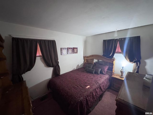 5027 N RENWOOD Street, Peoria, IL 61614
