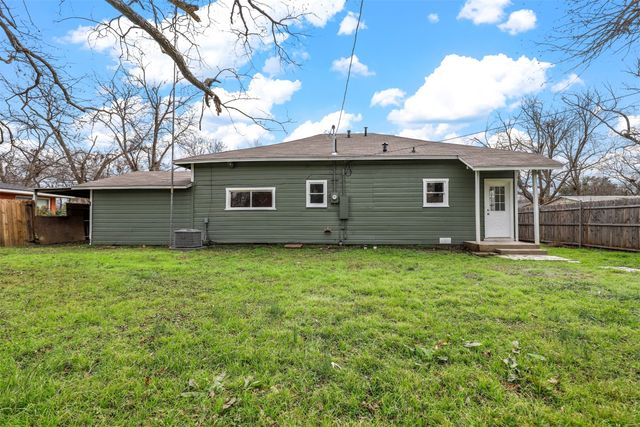 604 Country Club Road, Cleburne, TX 76033