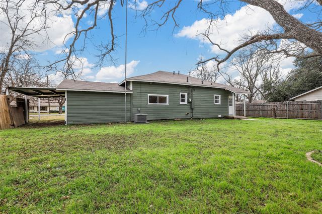 604 Country Club Road, Cleburne, TX 76033