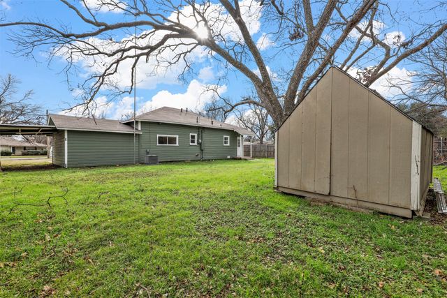 604 Country Club Road, Cleburne, TX 76033