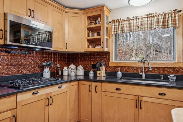 867 East Bethel Road, Randolph, VT 05061