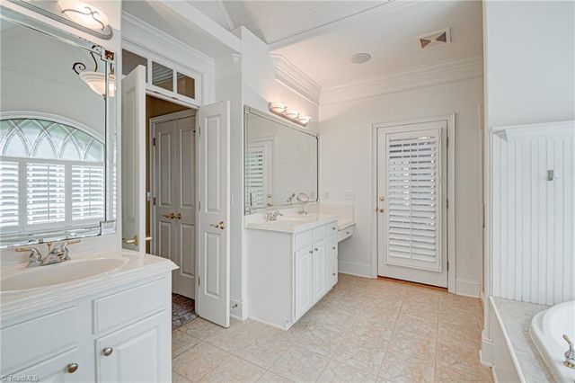 115 Ashbourne Lake Court, Clemmons, NC 27012