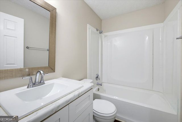 9491 Whaleys Lake Lane, Jonesboro, GA 30238