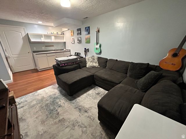 83 W 200 N, Centerville, UT 84014