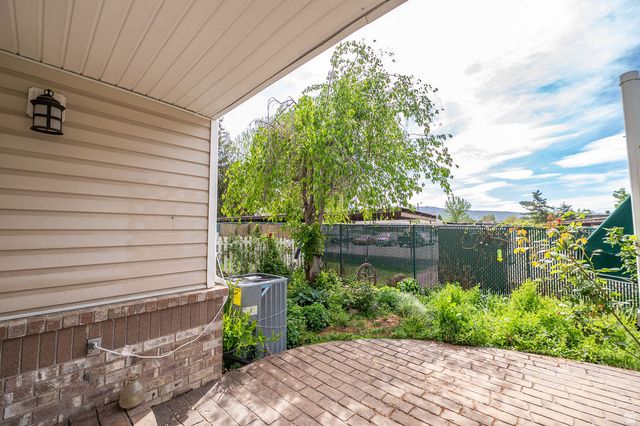 83 W 200 N, Centerville, UT 84014