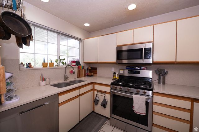 83 W 200 N, Centerville, UT 84014
