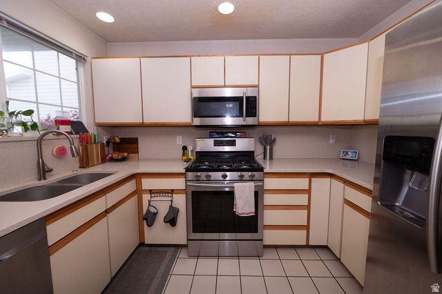 83 W 200 N, Centerville, UT 84014