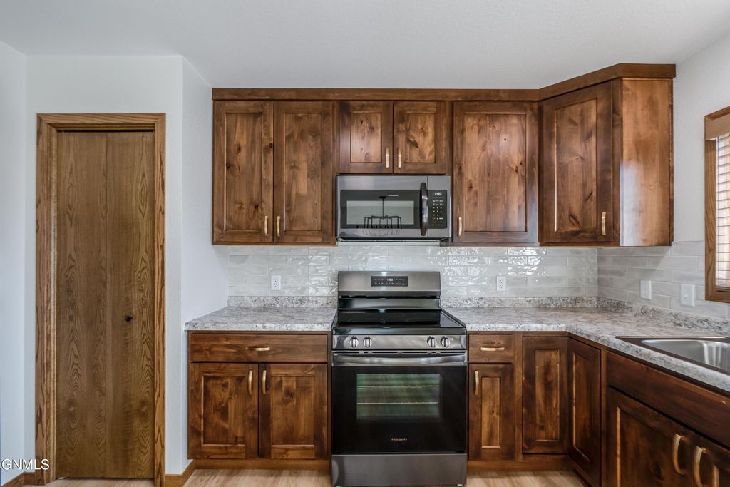 1230 Michigan Avenue, Bismarck, ND 58504 photo 5
