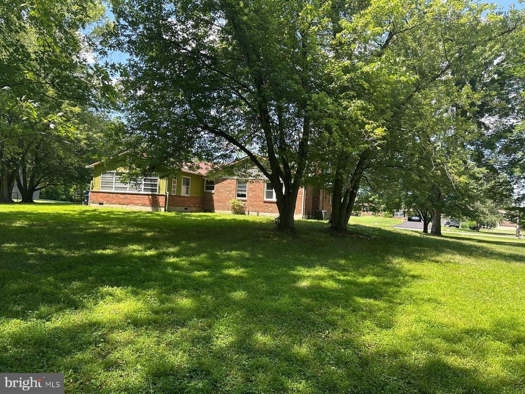 205 MARABOU DR, Newark, DE 19702