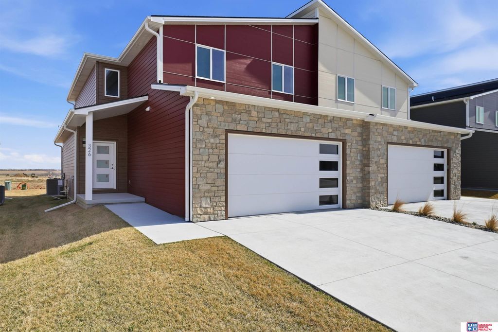 326 N 105th Street, Lincoln, NE 68527