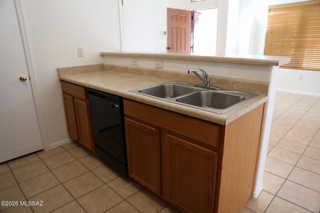 2044 E Calle Sierra Del Manantial, Tucson, AZ 85706